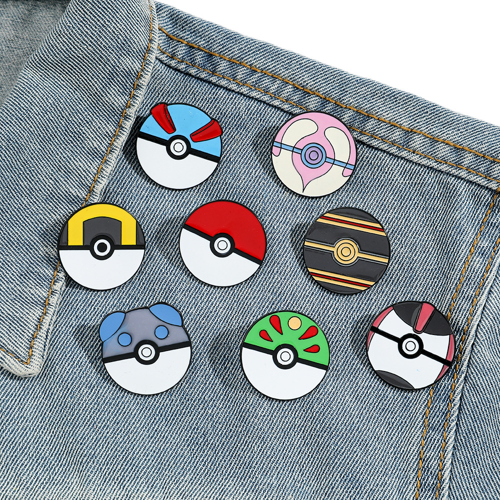 Anime Ball Cartoon Enamel Pins - Pokeball Cosplay Prop recension och pris