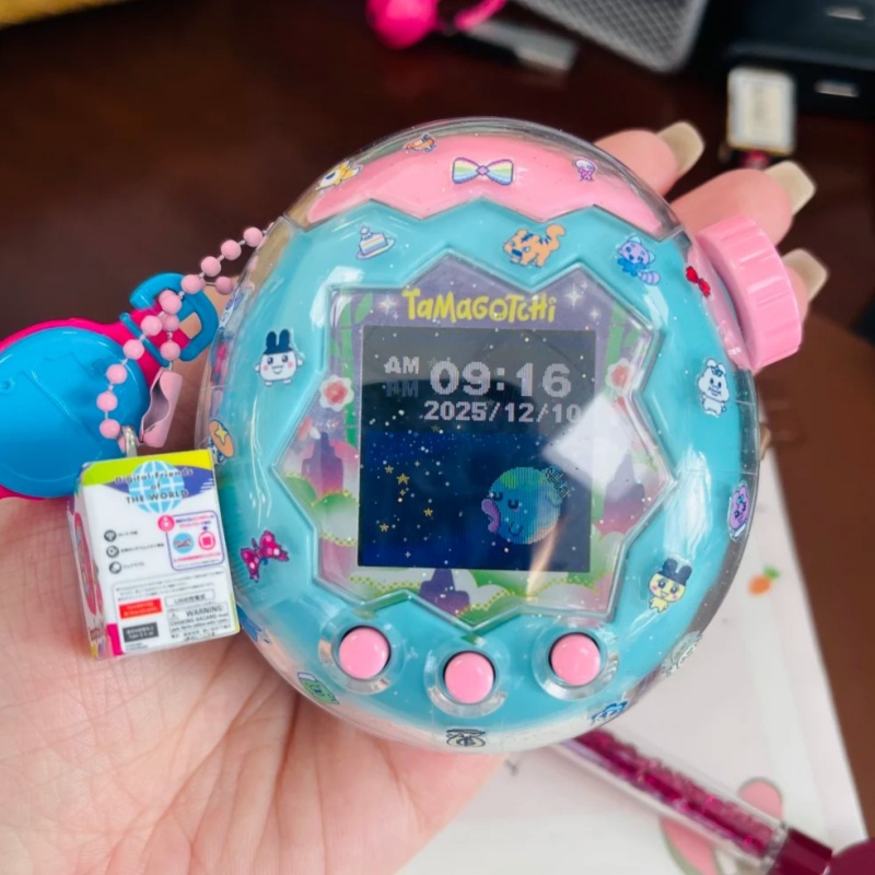 Authentic Bandai Tamagotchi Pa - Cosplay Prop Display recension och pris